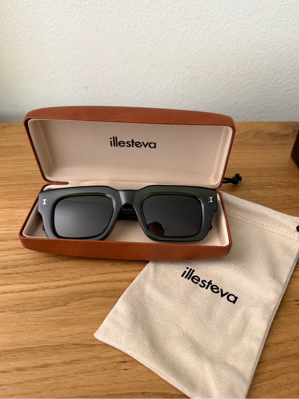 Illesteva Lewis Green/Gray Square Sunglasses